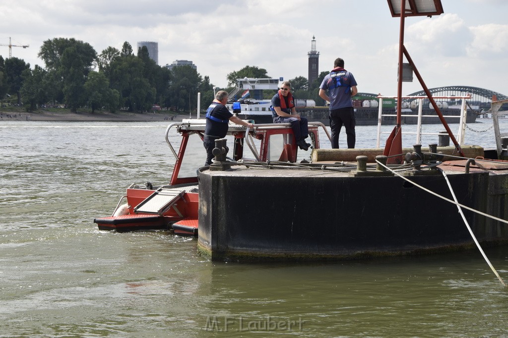 Uebung BF Taucher und Presse Koeln Zoobruecke Rhein P202.JPG - Miklos Laubert